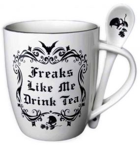 Ensemble Mug et Cuillère 'Freaks Like Me Drink Tea' en Porcelaine