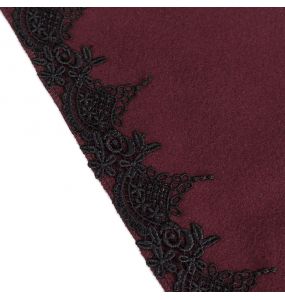 Cape 'Cassandra' Rouge et Noire