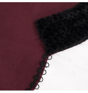 Cape 'Cassandra' Rouge et Noire