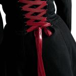 Manteau à Capuche 'Karmay' Noir et Rouge