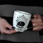 Mug 'Saint/Sinner' en Porcelaine avec Anse en Forme de Cœur